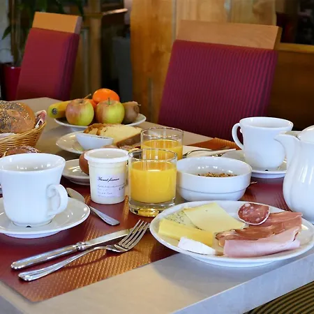 瑞莱德利旅馆 3*